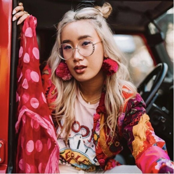 💕QUAY💕 Seeing Stars Sunglasses Gold/Clear Blue Light NWT Gradient Round UV - Picture 3 of 9